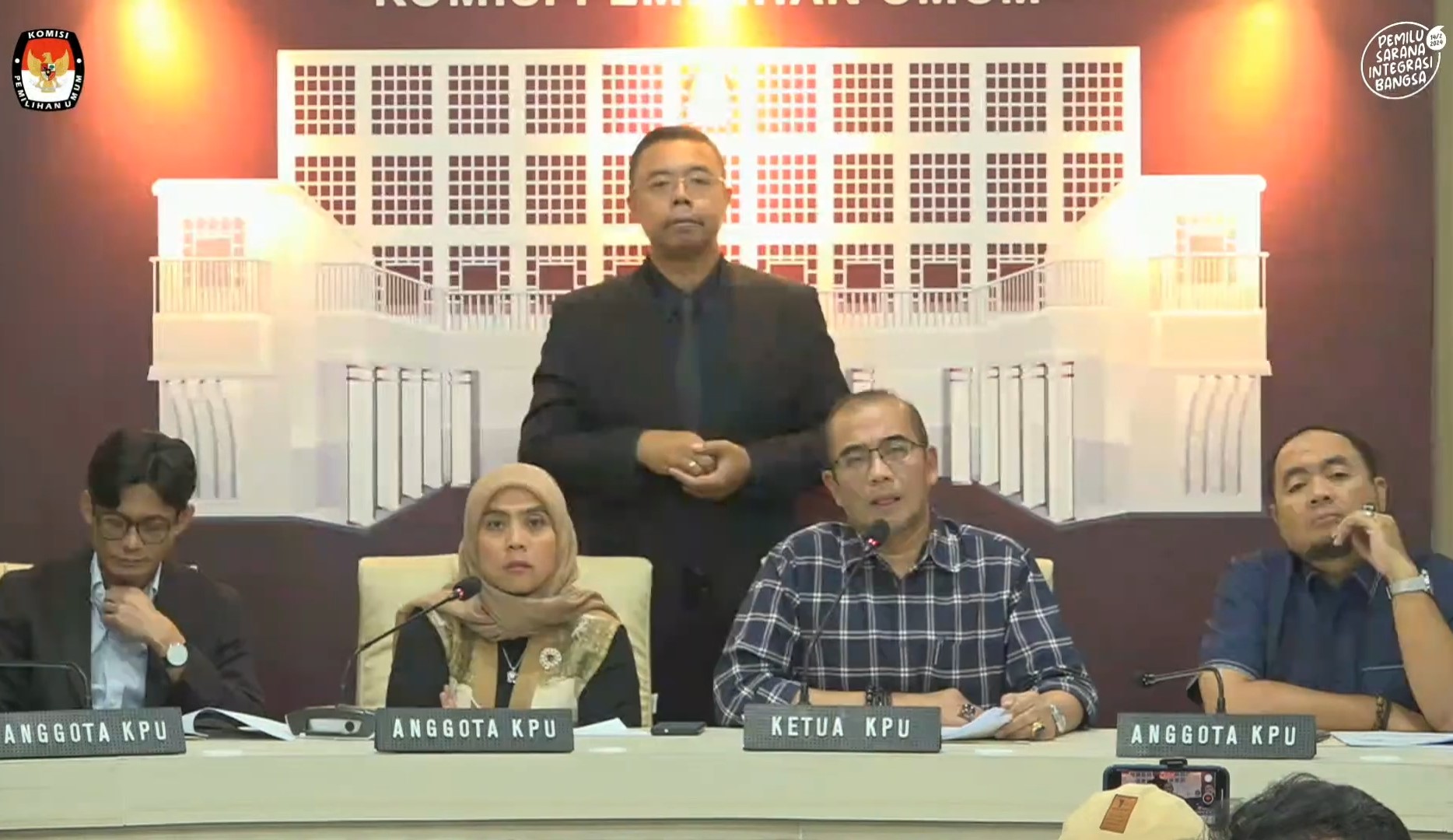 KPU minta fokus pada C hasil atas adanya dugaan penggelembungan suara PSI. Foto: Tangkapan Layar YouTube KPU RI