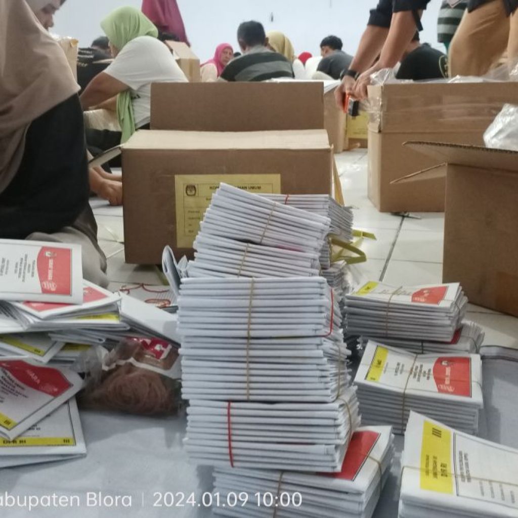 TUTURPEDIA - KPU Blora Temukan Ratusan Surat Suara DPR RI Rusak