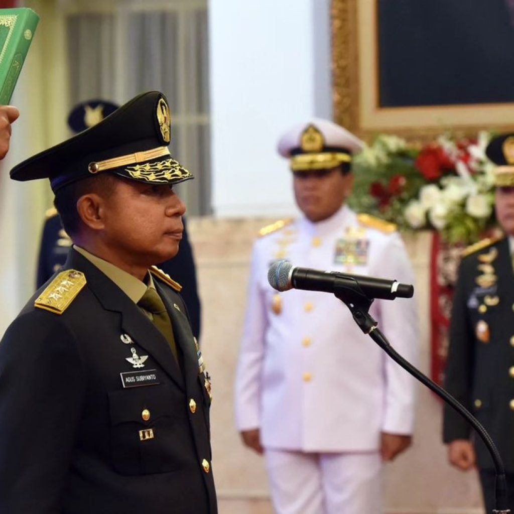 Jokowi resmi melantik Agus Subiyanto sebagai Kepala Staf Angkatan Darat. Foto: Instagram.com/sekretariat.kabinet