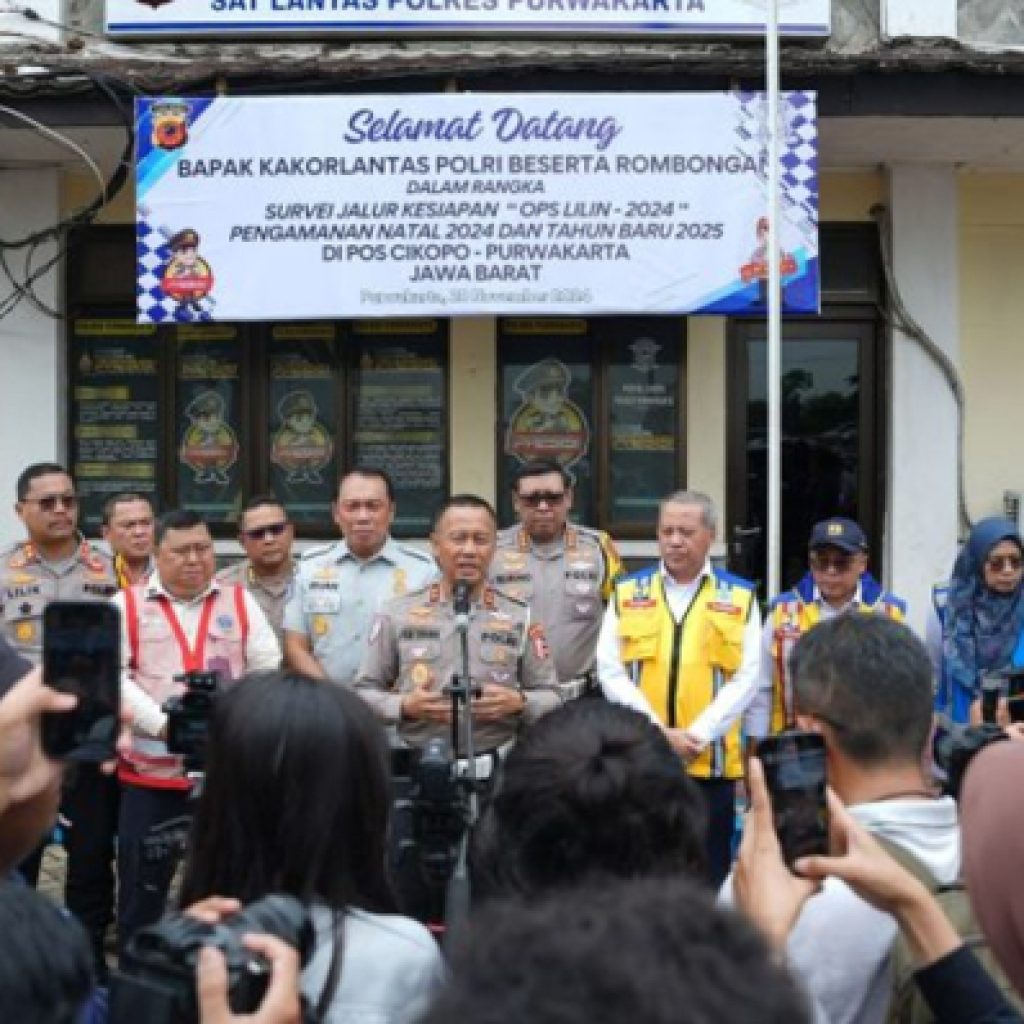 Kakorlantas Polri tinjau Tol Jakarta-Cikampek jelang libur Nataru. Foto: PMJNews