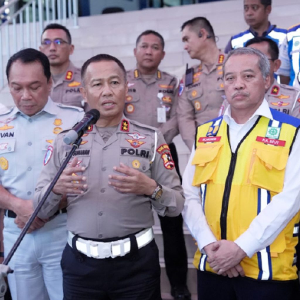 Korlantas Polri mengecek kesiapan jalur tol di beberapa titik jelang libur Nataru. Foto: PMJNews