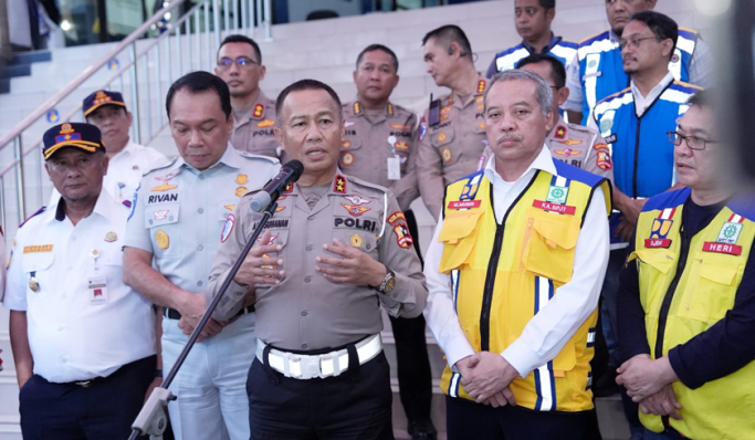Korlantas Polri mengecek kesiapan jalur tol di beberapa titik jelang libur Nataru. Foto: PMJNews