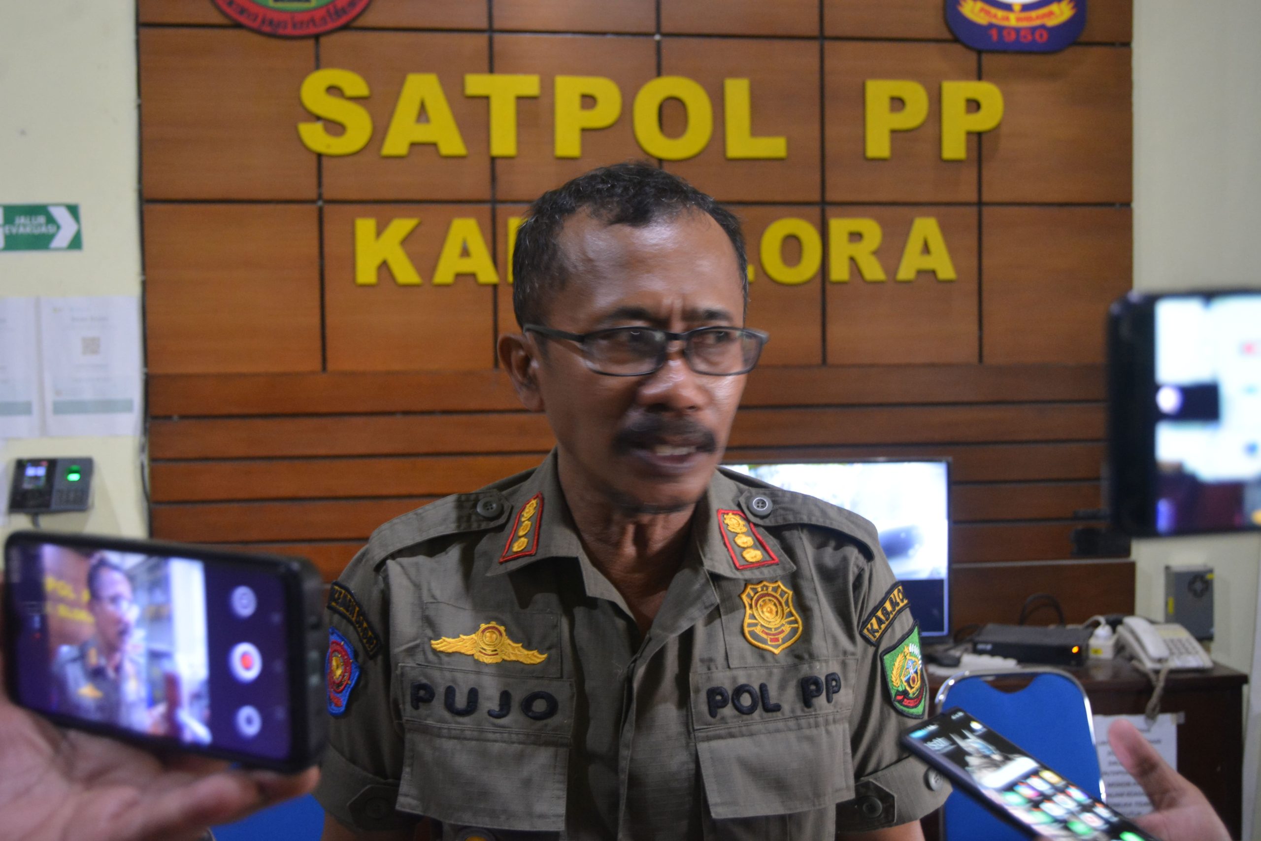 Satpol PP Blora bakal tindak tegas tempat hiburan malam yang buka saat tahun baru. (In Frame: Pujo Catur Susanto). Foto: Dok. Lilik Yuliantoro
