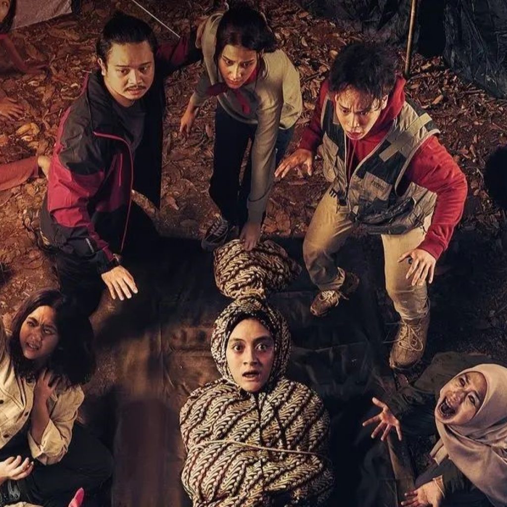 Sinopsis film Kemah Terlarang Kesurupan Massal. Foto: instagram.com/kemahterlarangfilm
