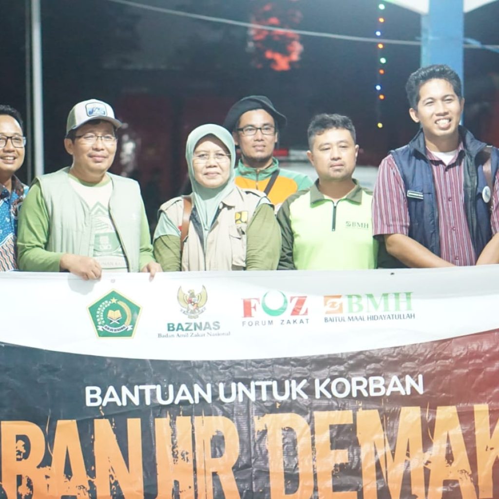 TUTURPEDIA - Kemenag, BAZNAS, dan LAZ Berikan Bantuan untuk Korban Banjir di Demak, Kudus, Grobogan