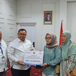 Kemenag Serahkan Asuransi Ekstra Cover Sebesar Rp125 Juta untuk Jemaah Haji yang Wafat di Pesawat