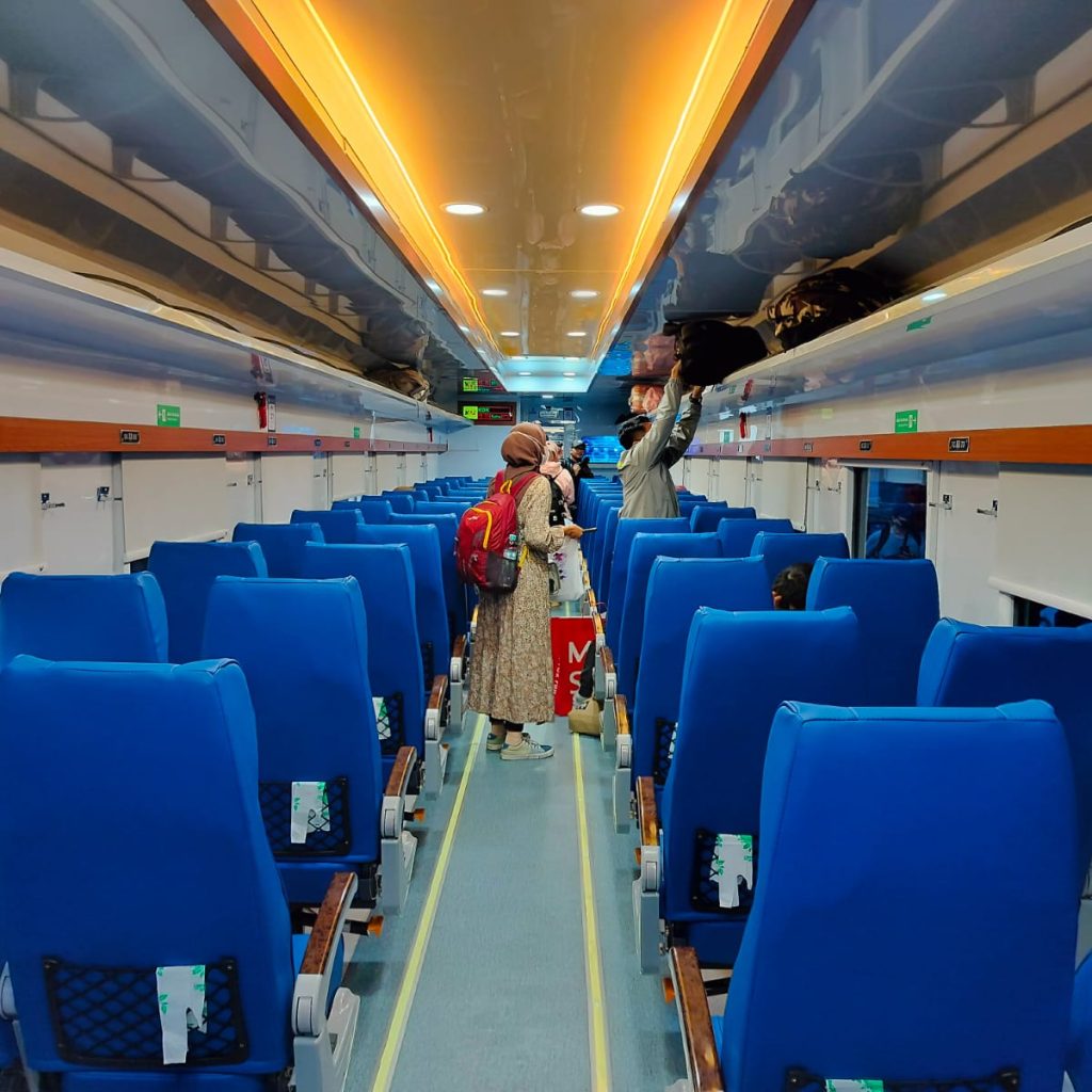 KAI Telah Luncurkan Kereta Ekonomi New Generation, Tak Pakai Kursi Tegak Lagi!