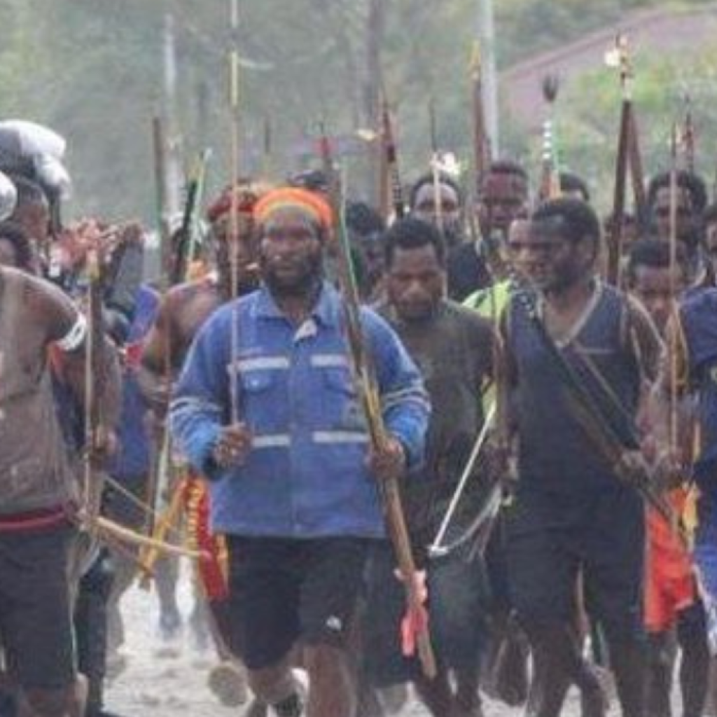 Kericuhan Pilkada 2024 yang terjadi di Puncak Jaya, Papua Tengah. Foto: x.com/BedidinQ