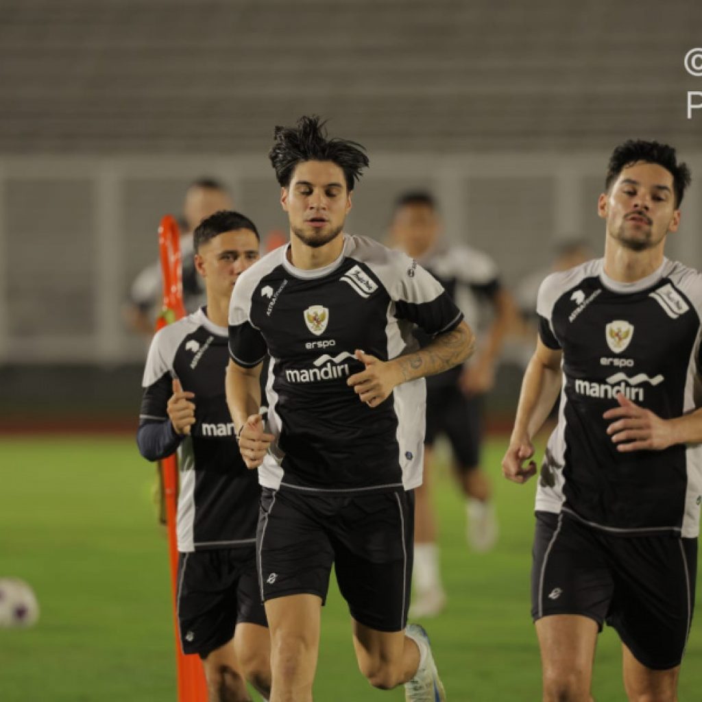 Kevin Diks tiba di Jakarta, ungkap tak sabar ingin bertemu suporter timnas Indonesia. Foto: PSSI