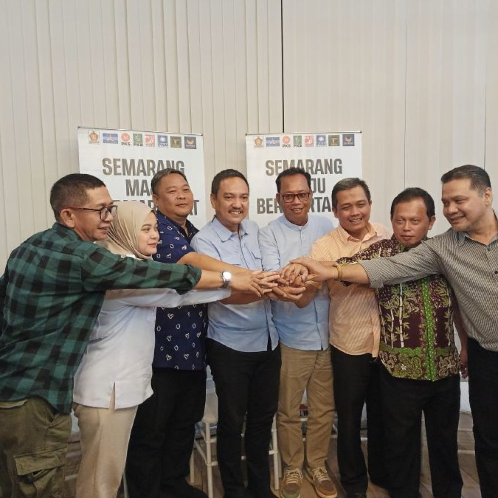 Pimpinan partai pengusung Yoyok Sukawi dan Joko Santoso di Pilwakot 2024. Foto: Dok. Alan Henry Pasangan bakal calon Wali Kota Semarang Yoyok Sukawi dan Wakil Wali Kota Joko Santoso. Foto: Dok. Alan Henry