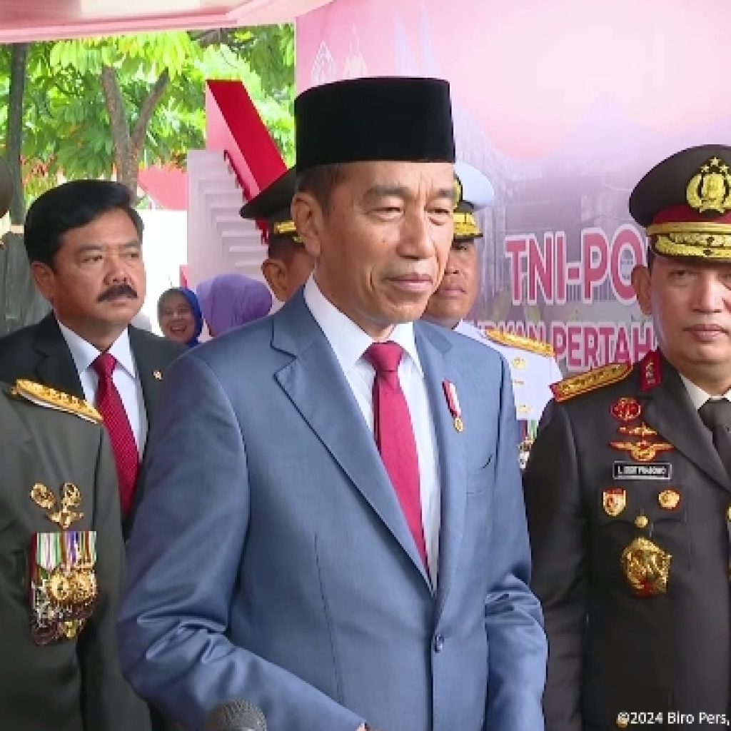 TUTURPEDIA - Koalisi Masyarakat Sipil Desak Jokowi Batalkan Gelar Jenderal TNI untuk Prabowo Subianto