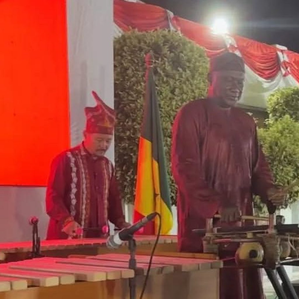 Kolaborasi kolintang dan balafon dalam perayaan kemerdekaan Indonesia di Dakar, Senegal. Foto: instagram.com/pinkan_indonesia
