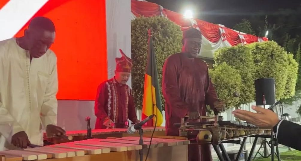 Kolaborasi kolintang dan balafon dalam perayaan kemerdekaan Indonesia di Dakar, Senegal. Foto: instagram.com/pinkan_indonesia