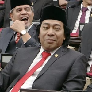 Momen Kocak saat Komeng Diteriaki ‘Uhuy’ di Pelantikan DPD RI Senayan