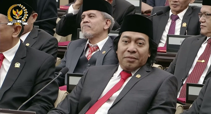Komedian Komeng meraih suara terbanyak di DPD RI periode 2024-2029. Foto: Tangkapan Layar YouTube MPRGOID
