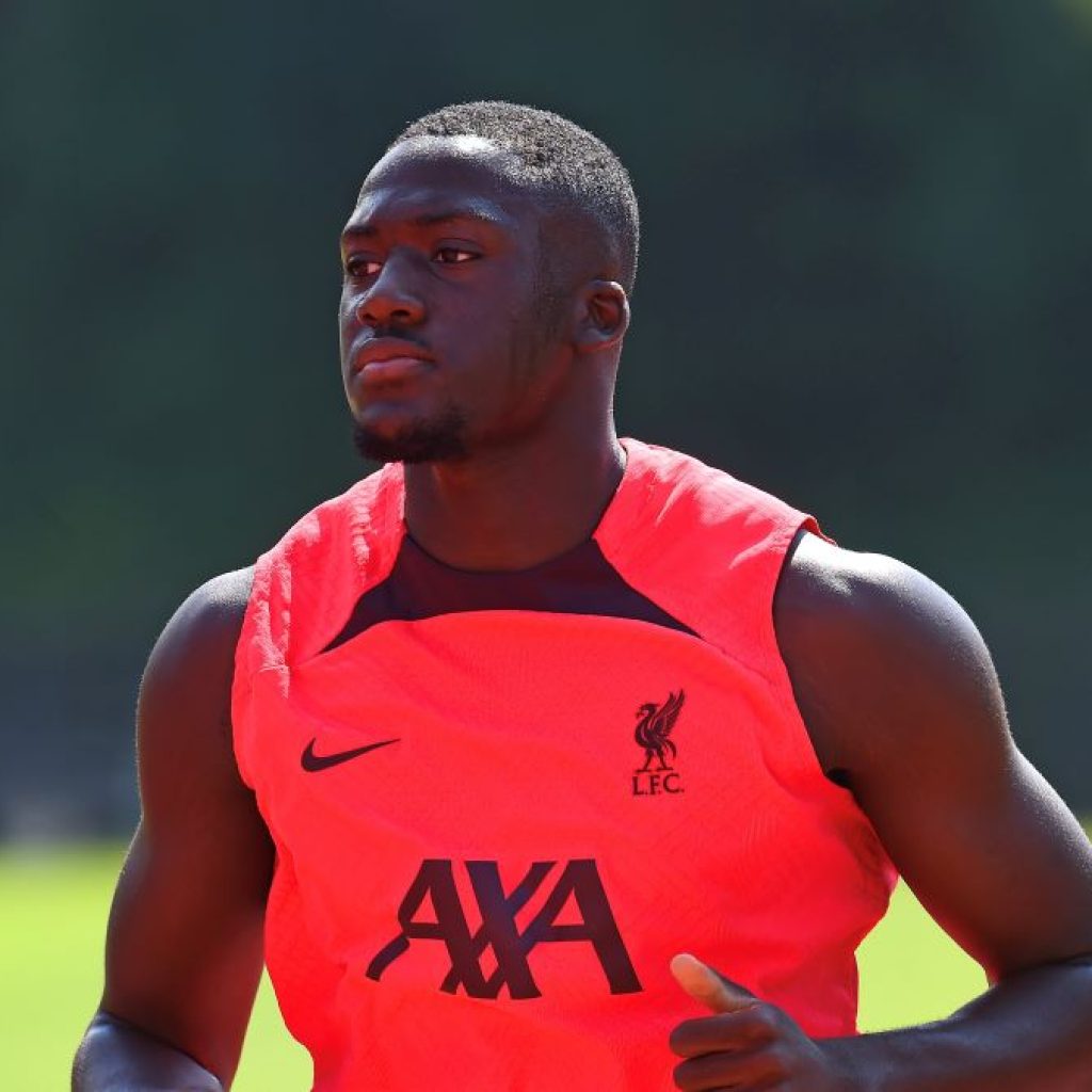 Walau sedang cedera, Ibrahima Konate tetap masuk ke dalam skuad timnas Prancis. Foto: x.com/LFC