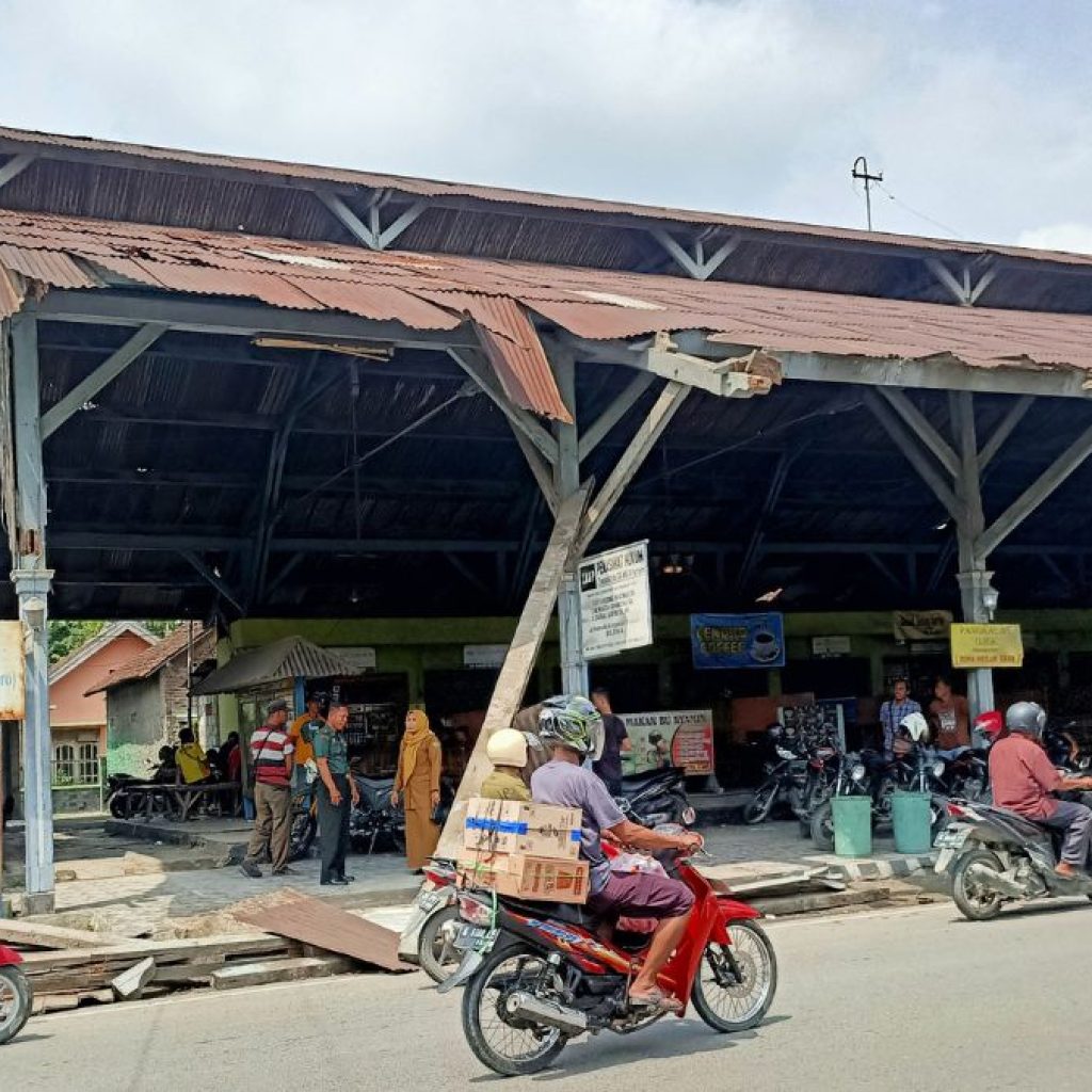 TUTURPEDIA - Sopir Asal Jawa Timur Senggol Bangunan Cagar Budaya di Blora hingga Roboh, Begini Kronologinya