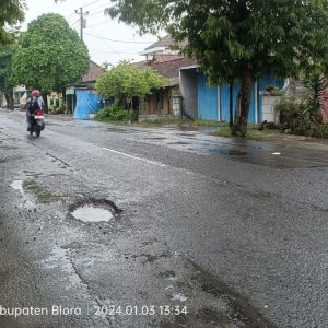 Kondisi Jalan Mr. Iskandar Rusak, Masyarakat Berharap Pemerintah Segera Turun Tangan