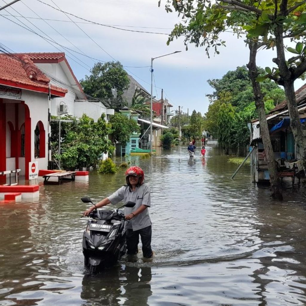 TUTURPEDIA - Banjir di Kendal Masih Belum Surut Meski Sudah Dipompa, Begini Rencana Pemkab untuk Membendung Air