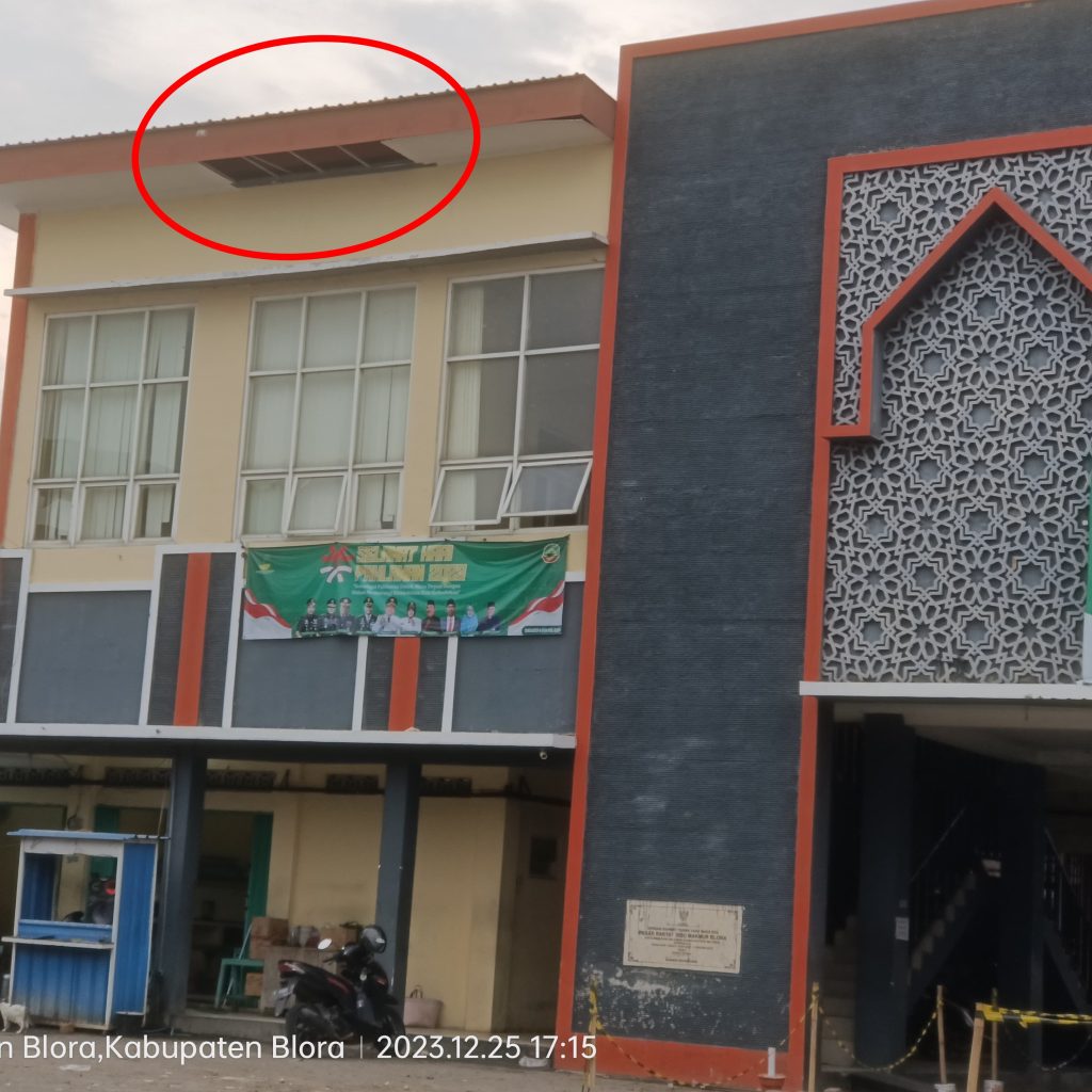 Kondisi plafon Pasar Rakyat Sido Makmur. Foto: Dok. Lilik Yuliantoro