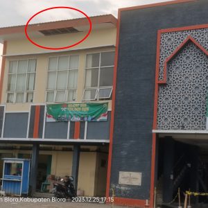 Kondisi Plafon Pasar Rakyat Sido Makmur Mengkhawatirkan, Warga Minta untuk Segera Diperbaiki