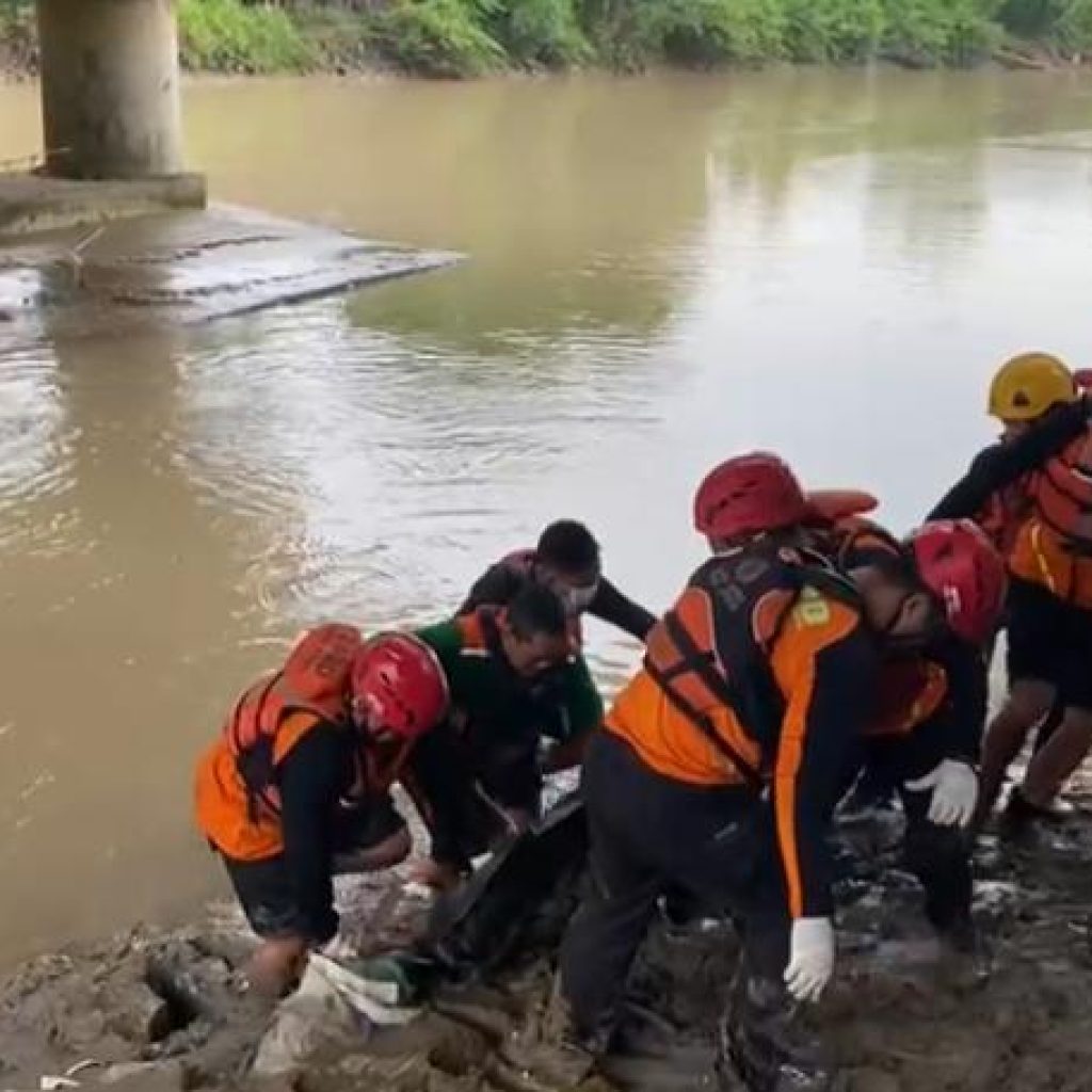 Tim SAR Gabungan Berhasil Temukan Korban Hanyut di Sungai Gung Tegal