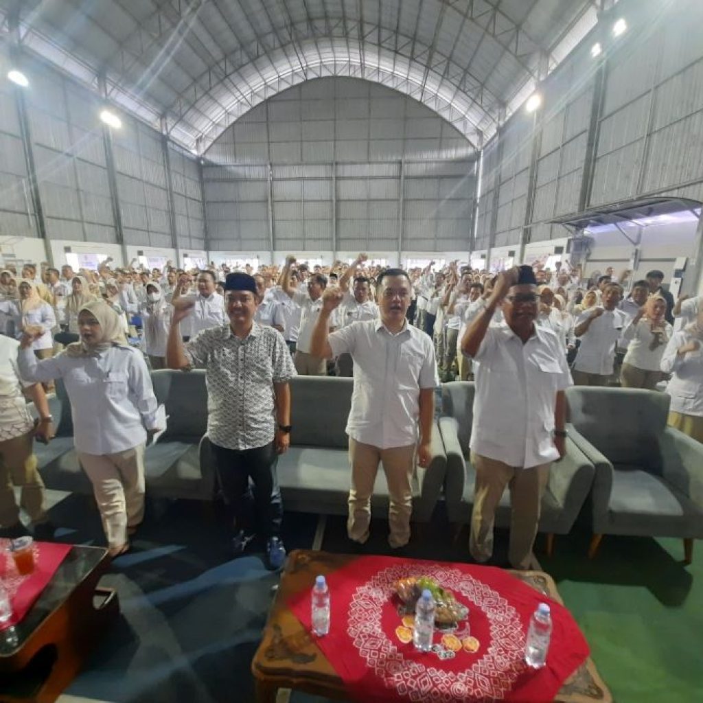 Calon Wali Kota dan Wakil Wali Kota Semarang, Yoyok Sukawi dan Joko Santoso (Yoyok-Joss) di Gedung Tennis Pemda Papandayan, Kecamatan Gajahmungkur, Minggu (29/9/2024). Foto: Dok. Tim Yok Joss