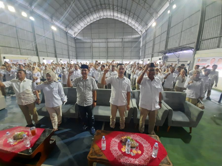 Calon Wali Kota dan Wakil Wali Kota Semarang, Yoyok Sukawi dan Joko Santoso (Yoyok-Joss) di Gedung Tennis Pemda Papandayan, Kecamatan Gajahmungkur, Minggu (29/9/2024). Foto: Dok. Tim Yok Joss