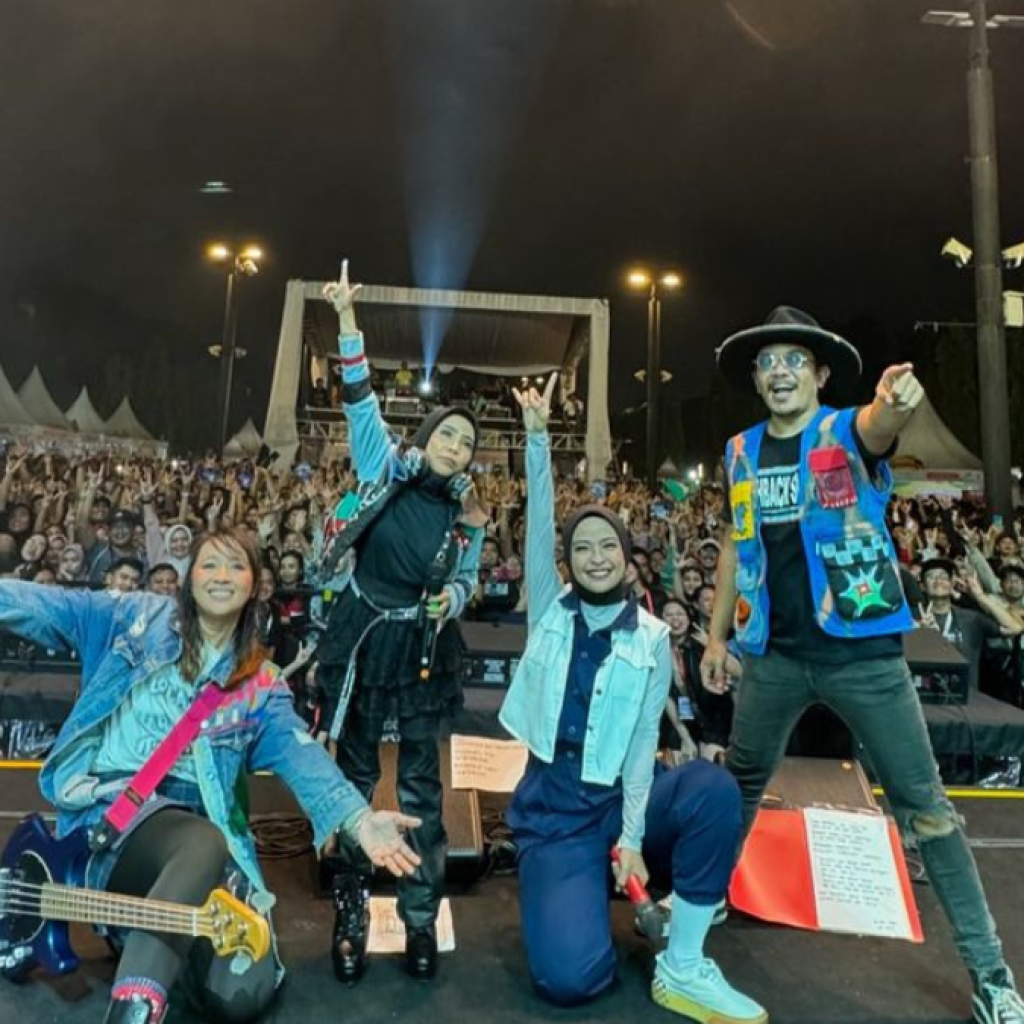Ilustrasi Tantri Kotak saat manggung di Cianjur. Foto: instagram.com/kotakband_