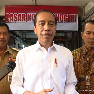 Kunjungi Pasar Kota Wonogiri, Presiden Jokowi Tinjau Stok dan Harga Bahan Pokok