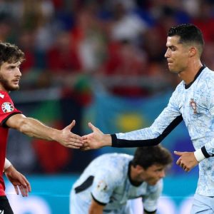 Bantu Georgia Catat Sejarah Baru ‘Bonus’ Jersey Cristiano Ronaldo, Kvaratskhelia Akhiri Fase Grup dengan Sempurna