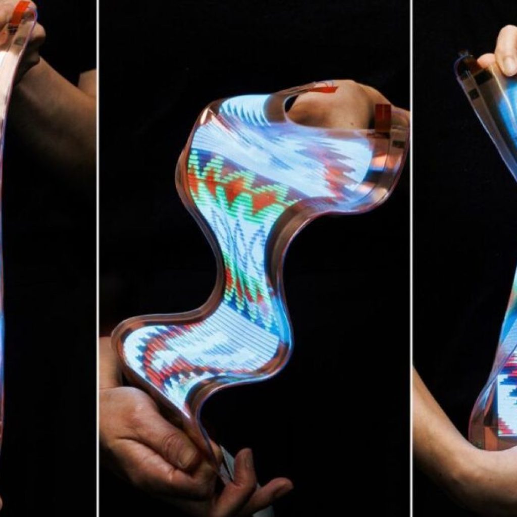 Layar gadget yang dikembangkan LG Display dapat melengkung hingga 50 persen. Foto: lgdisplay.com