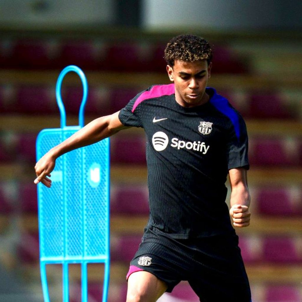 Hansi Flick sebut kondisi Lamine Yamal baik-baik saja. Foto: x.com/FCBarcelona