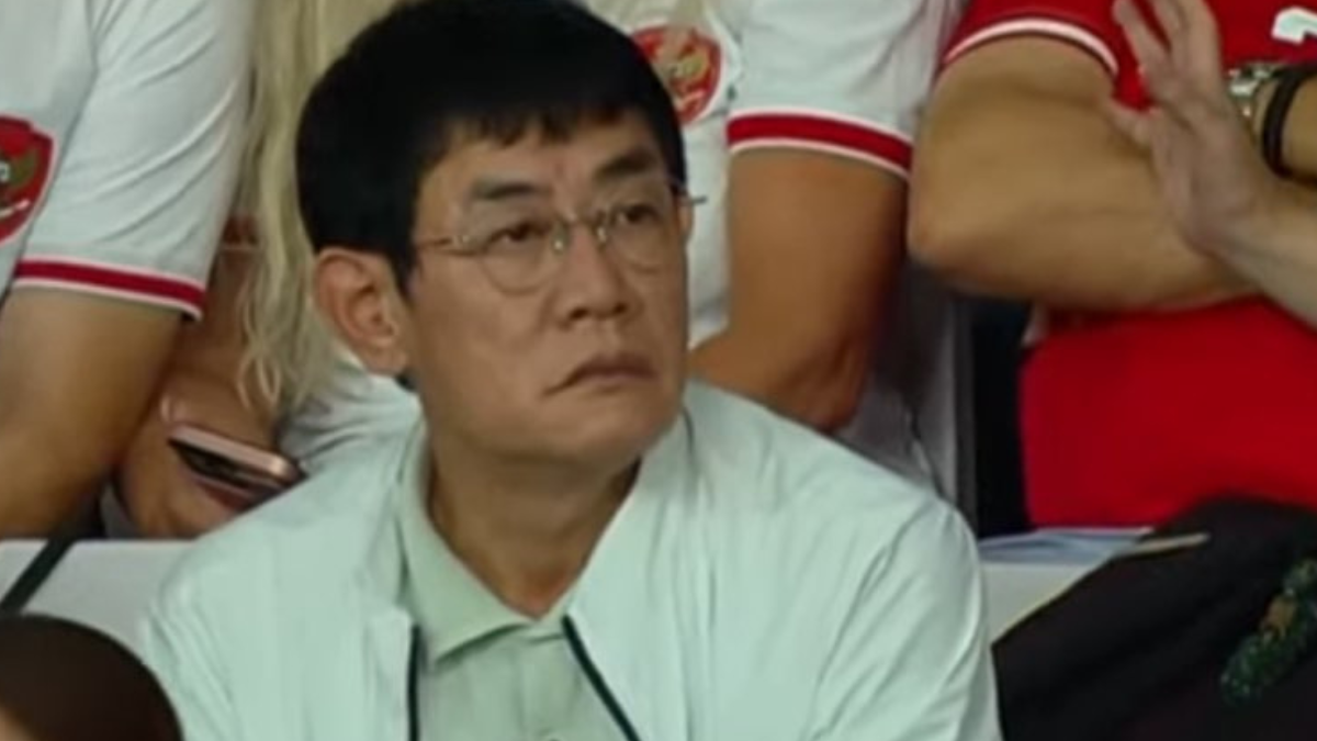 Sosok Lee Kyung Kyu yang viral karena menonton pertandingan timnas Indonesia vs Arab Saudi. Foto: x.com/kimjuncotton_o