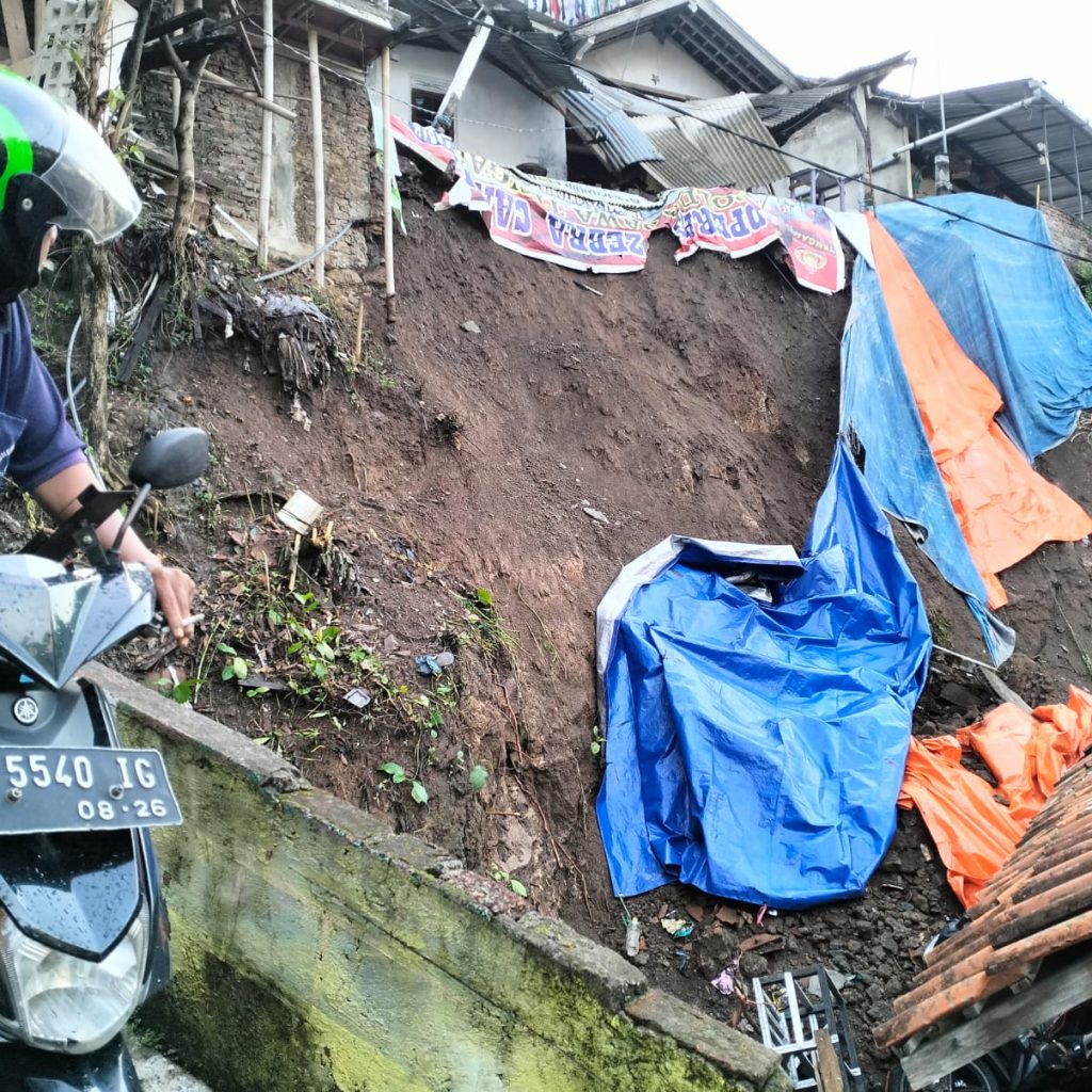 Sudah Langganan Setiap Tahunnya, Warga Lempongsari Semarang Tertimpa Musibah Tanah Longsor