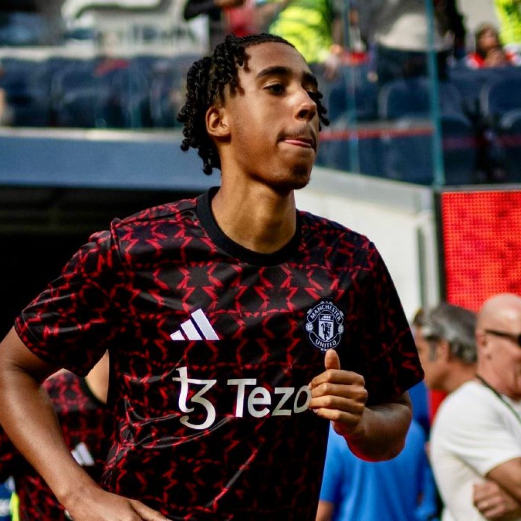 Cedera Hojlund dan Yoro Tambah ‘Derita’ MU Usai Kalah dari Arsenal di LA