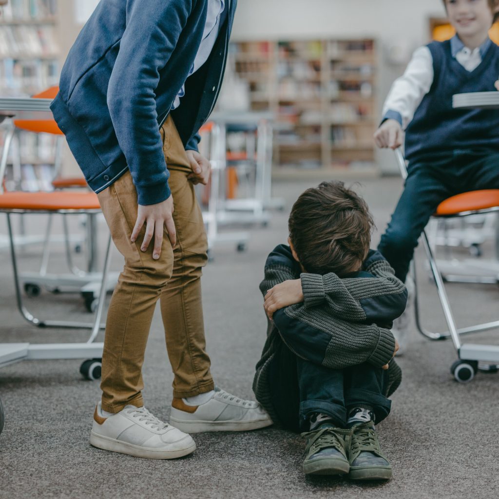 Siswa SD di Sukabumi bernama Leon dibully sampai patah tulang. Foto: pexels.com/Mikhail Nilov