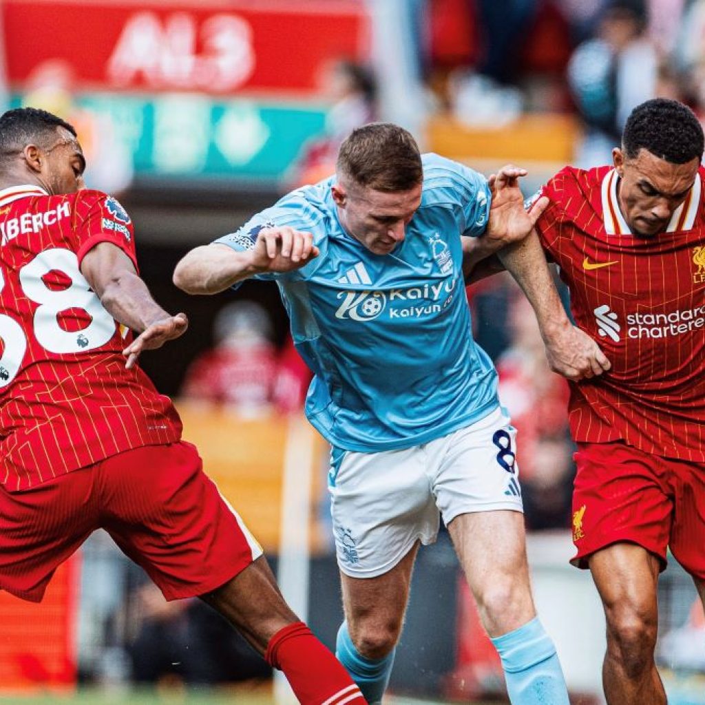 Kekalahan Liverpool buat Arne Slot frustrasi. Foto: x.com/LFC