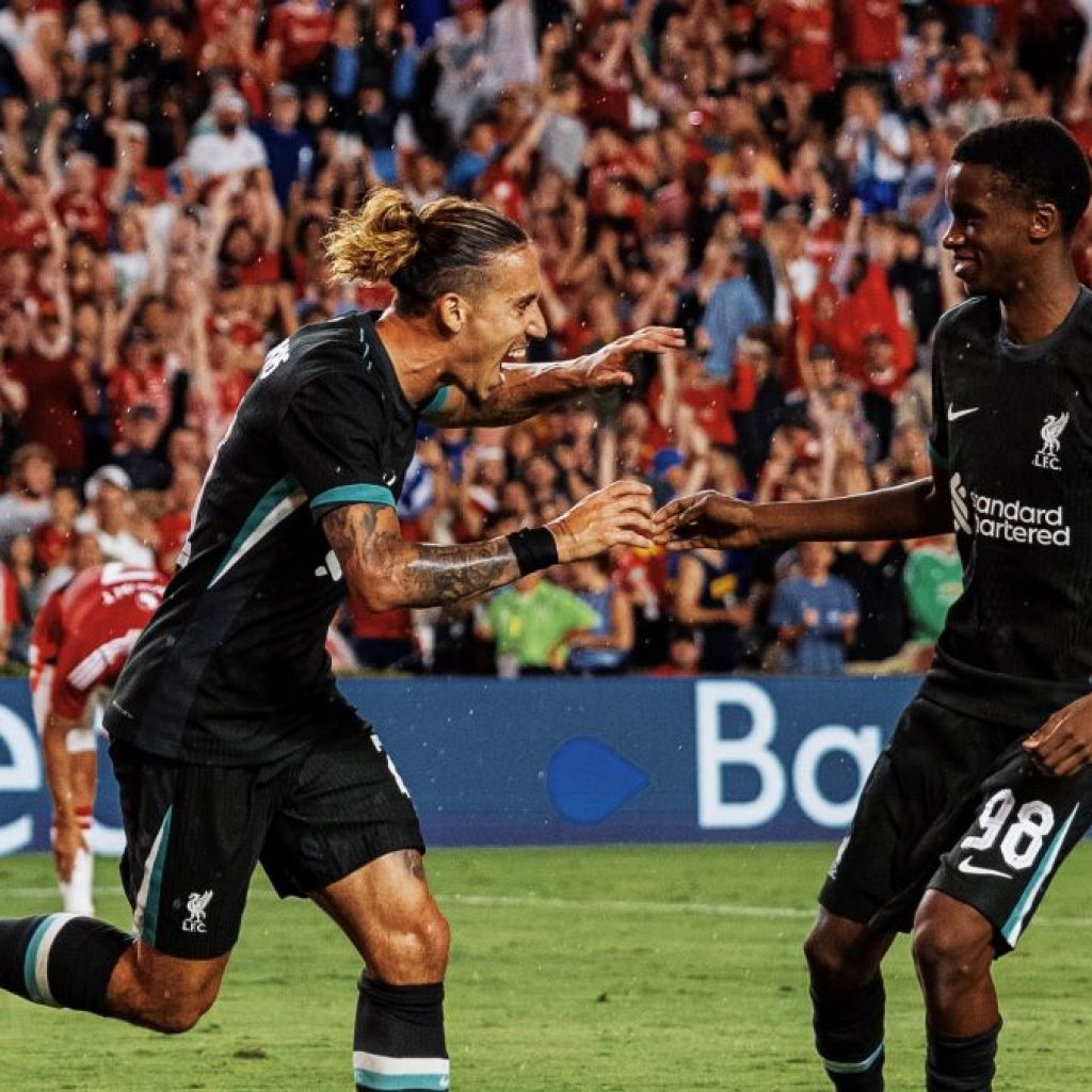 Arne Slot puas dengan hasil Liverpool usai kalahkan MU di laga pramusim. Foto: x.com/LFC