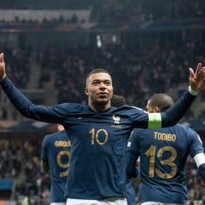 Liverpool Akhiri Perburuan Kylian Mbappe, Ganti Lirik Zielinski dari Napoli