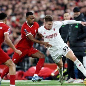 Liverpool Kesulitan Menembus Pertahanan Manchester United, Laga Berakhir Tanpa Pemenang