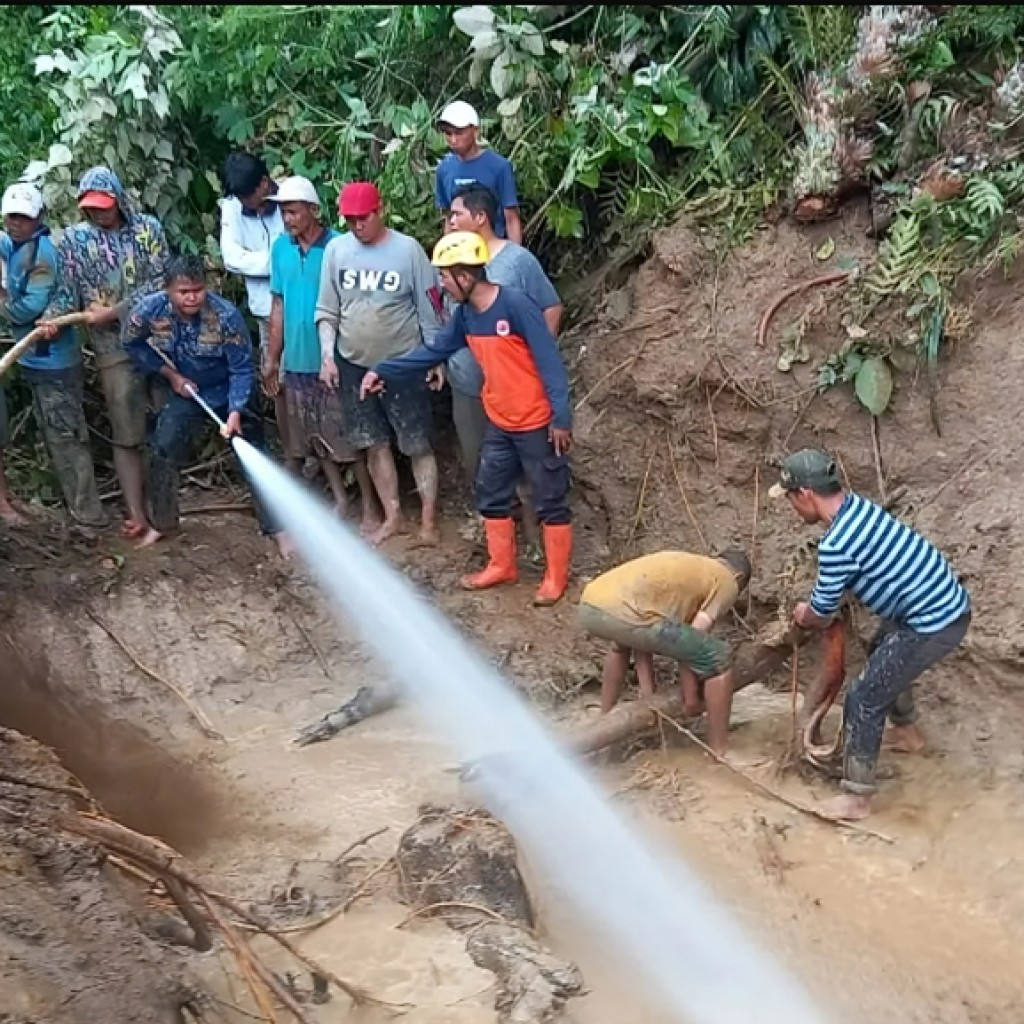 Akibat longsor di Kabupaten Agam, BPBD imbau masyarakat untuk waspada terhadap longsor susulan. Foto: Laman BNPB