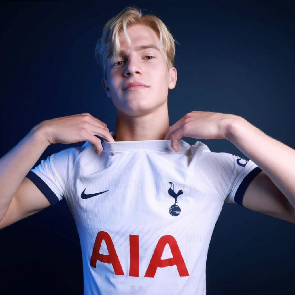 Lucas Bergvall segera bergabung dengan Tottenham Hotspur. Foto: x.com/finnoconnor99