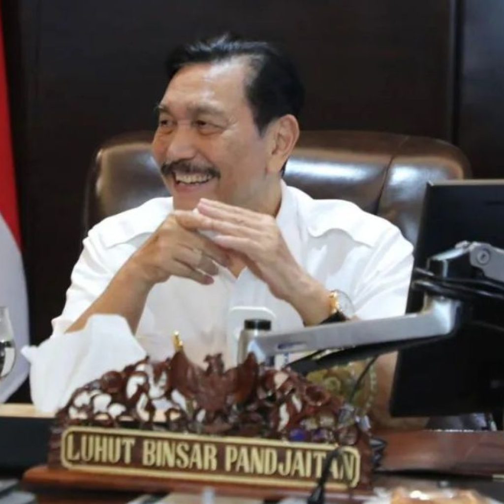 Luhut Binsar Pandjaitan memastikan PPN 12% pada tahun 2025 hampir pasti diundur. Foto: instagram.com/luhut.pandjaitan