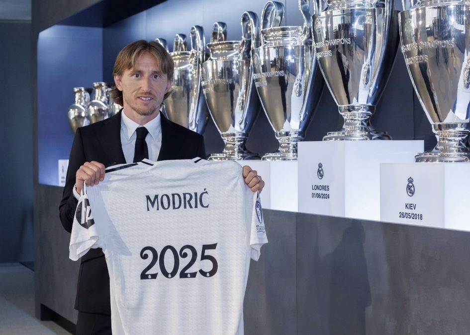 Luka Modric perpanjang kontrak dengan Real Madrid. Foto: x.com/lukamodric10