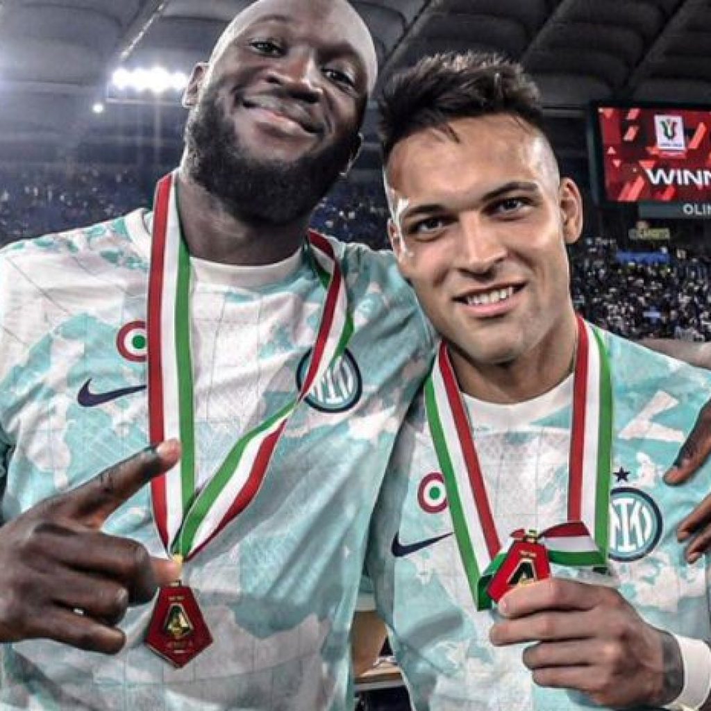 Lukaku dan Martinez. Foto: Twitter @idextratime.