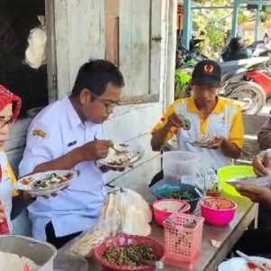 Berdiri Sejak 20 Tahun Lalu, Intip Gurihnya Nasi Jagung Mbah Parmi yang Selalu Bikin Ketagihan!