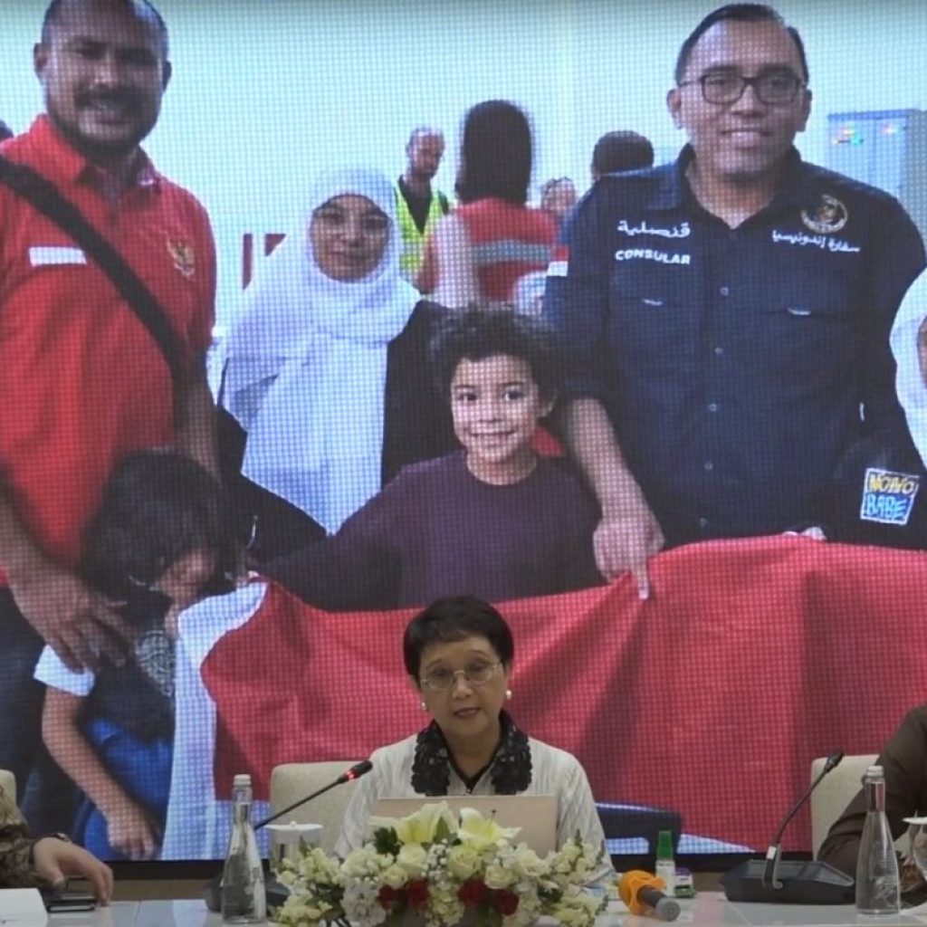 Menlu ceritakan momen dramatis saat evakuasi satu keluarga WNI dari Gaza. Foto: Laman Sekretariat Kabinet RI