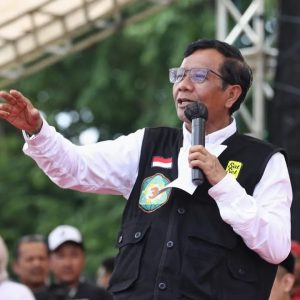 Beri Tanggapan Terkait Bansos yang Diberikan di Pinggir Jalan, Mahfud MD: Tidak Boleh tanpa Tahu Identitas