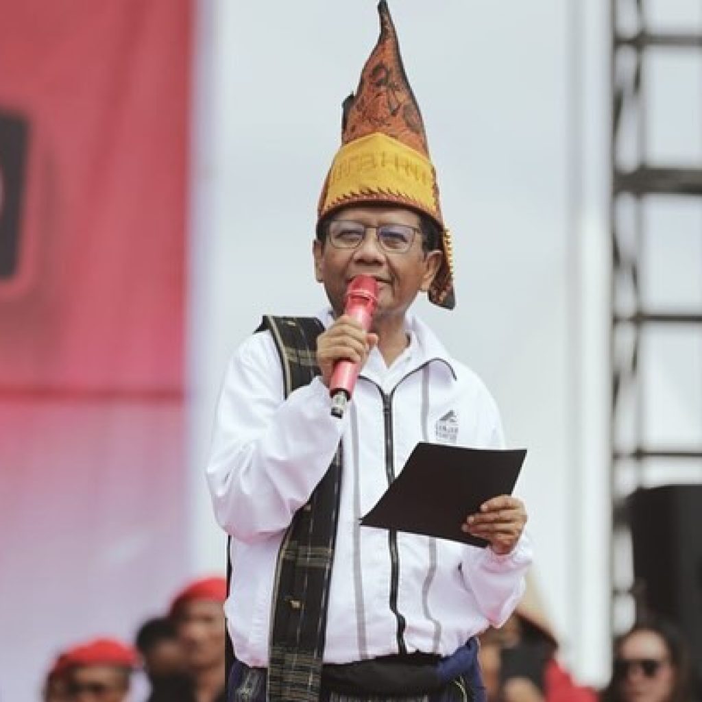 Sosiolog Unair minta Mahfud MD cabut ucapan soal ibu-ibu dan akhlak anak. Foto: instagram.com/mohmahfudmd
